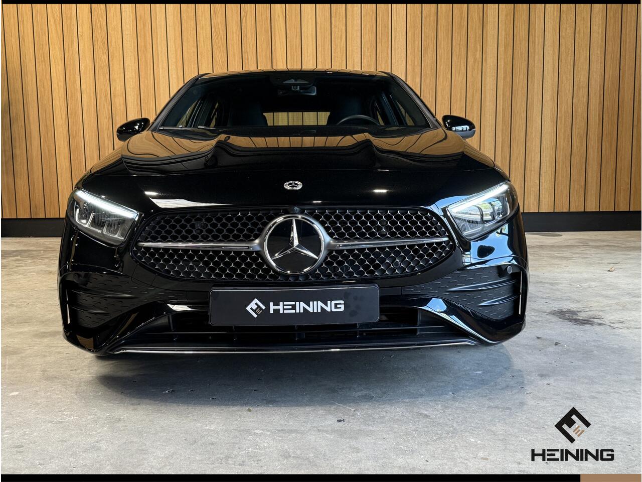 Mercedes-Benz A-KLASSE 180 Star Edition AMG Line. Stoelverwarming. Apple-carplay. Camera Hollandse auto met NAP