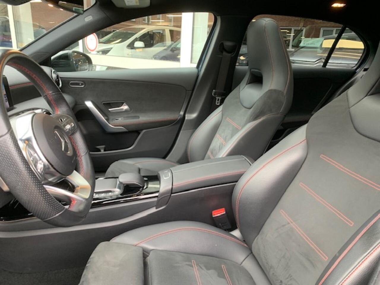 Mercedes-Benz A-KLASSE 180 Business Solution AMG. Panoramadak, 18inch LMV