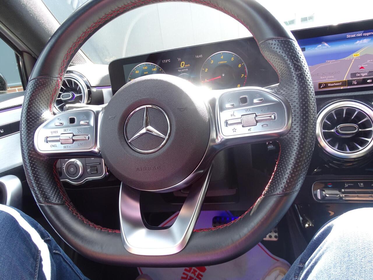 Mercedes-Benz A-KLASSE 180 Business Solution AMG Automaat, Camera, Sfeerverlichting, Navigatie, Multimedia, Airco/ECC, CruiseControl, Leder/Alcantara, Parkeersensoren, LM-velgen