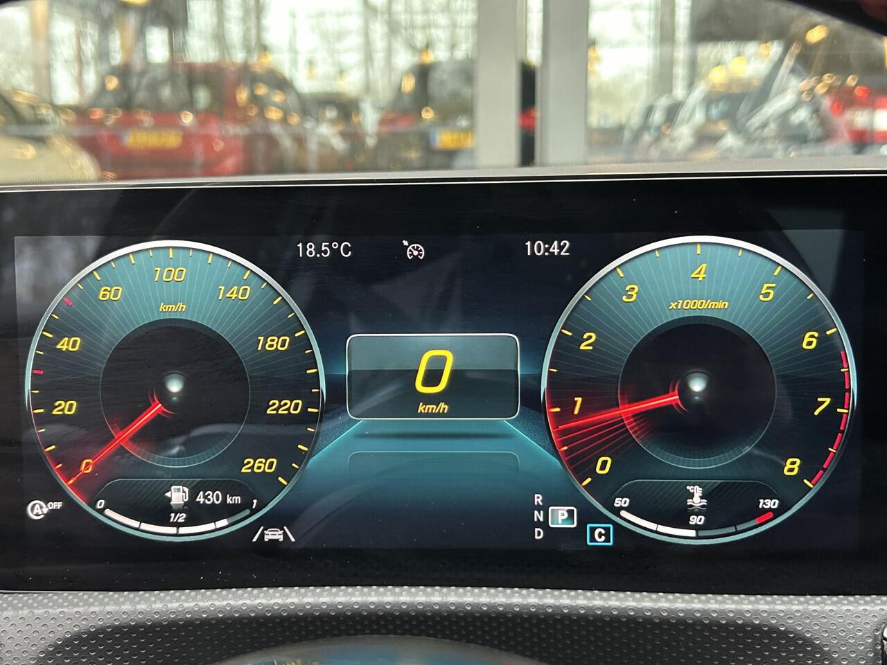 Mercedes-Benz A-KLASSE 180 Business Solution AMG | Panoramadak | Carplay/Android | Sfeerverlichting