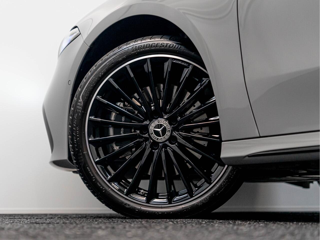 Mercedes-Benz A-KLASSE 250 e AMG Line | Night | Alpine Grijs | Keyless-Go | Trekhaak | Verwarmd stuurwiel