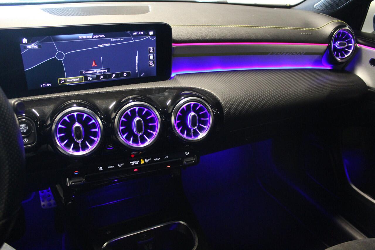 Mercedes-Benz A-KLASSE 250 Edition!! Amg pakket Automaat/Panoramadak/Digitale dash/Navigatie/Cruise control/Keyless entry+start/Matrix led koplampen/Sfeerverlichting/Stoelverwarming/Achteruitrijcamera/Parkeersensoren/Elektrisch verstelbare bestuurderstoel