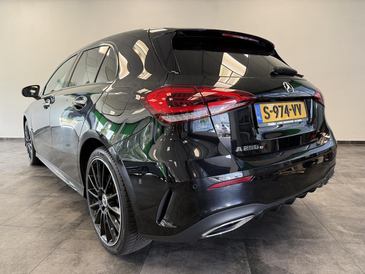 Mercedes-Benz A-KLASSE 250 e AMG Line ACC PDC 360' camera Panoramadak Head-Up 24 maanden garantie mogelijk (*vraag naar de voorwaarden)