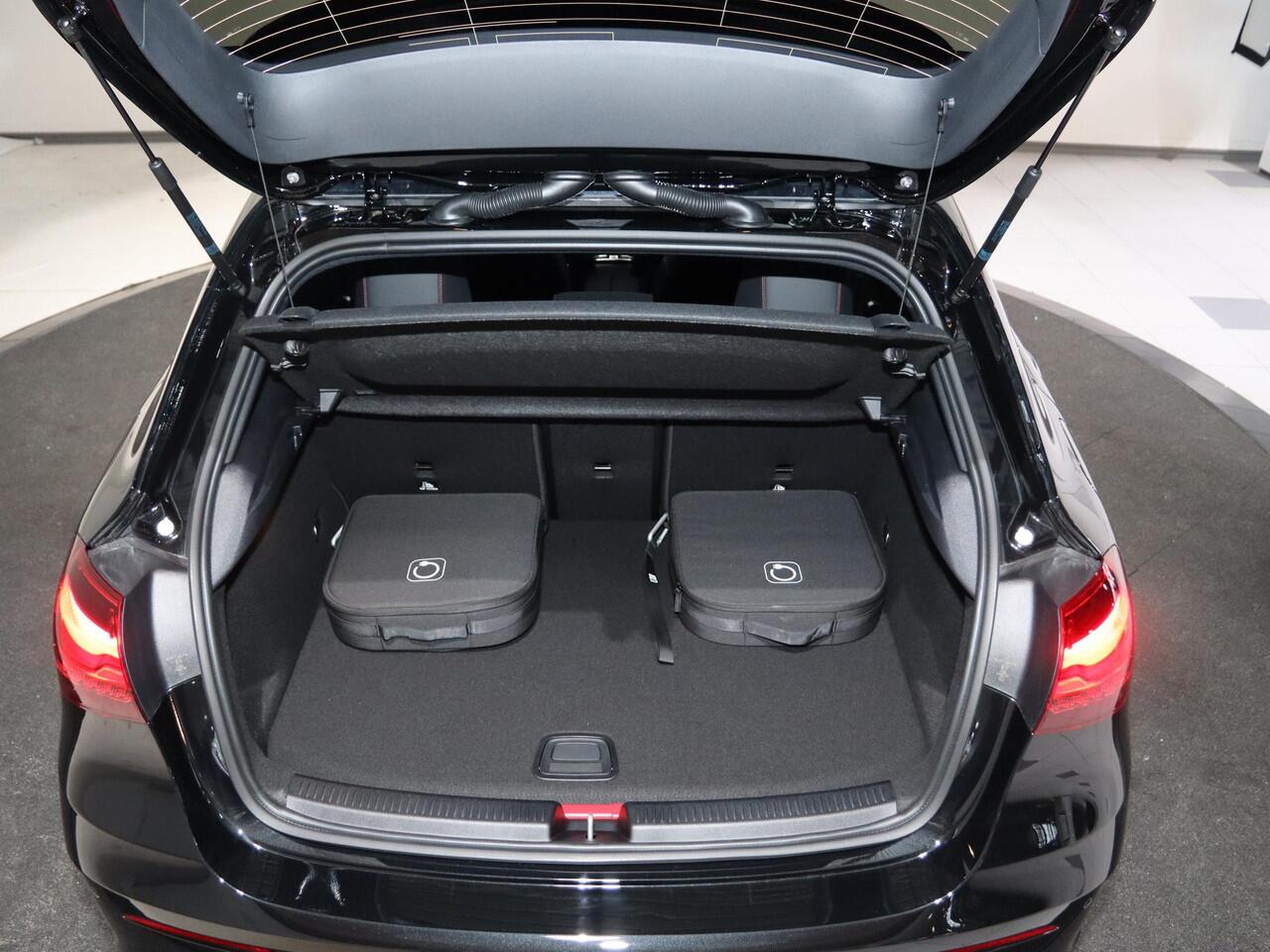 Mercedes-Benz A-KLASSE 250e Business Solution AMG | Panoramaschuifdak | Stoelverwarming | Achteruitrijcamera | MULTIBEAM LED | Night Pakket |