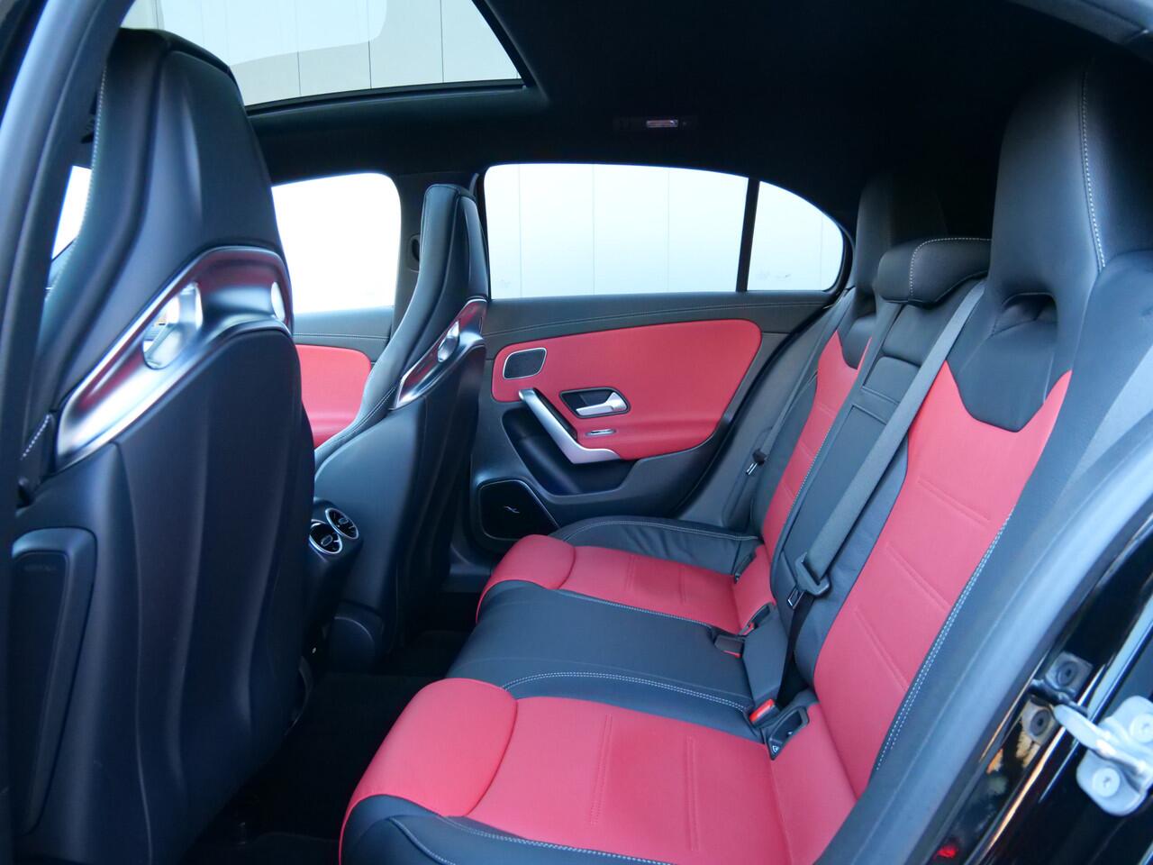 Mercedes-Benz A-KLASSE AMG 35 4MATIC 306 Pk Automaat Navi / Leer / Camera / Schuifdak / AMG Line Plus