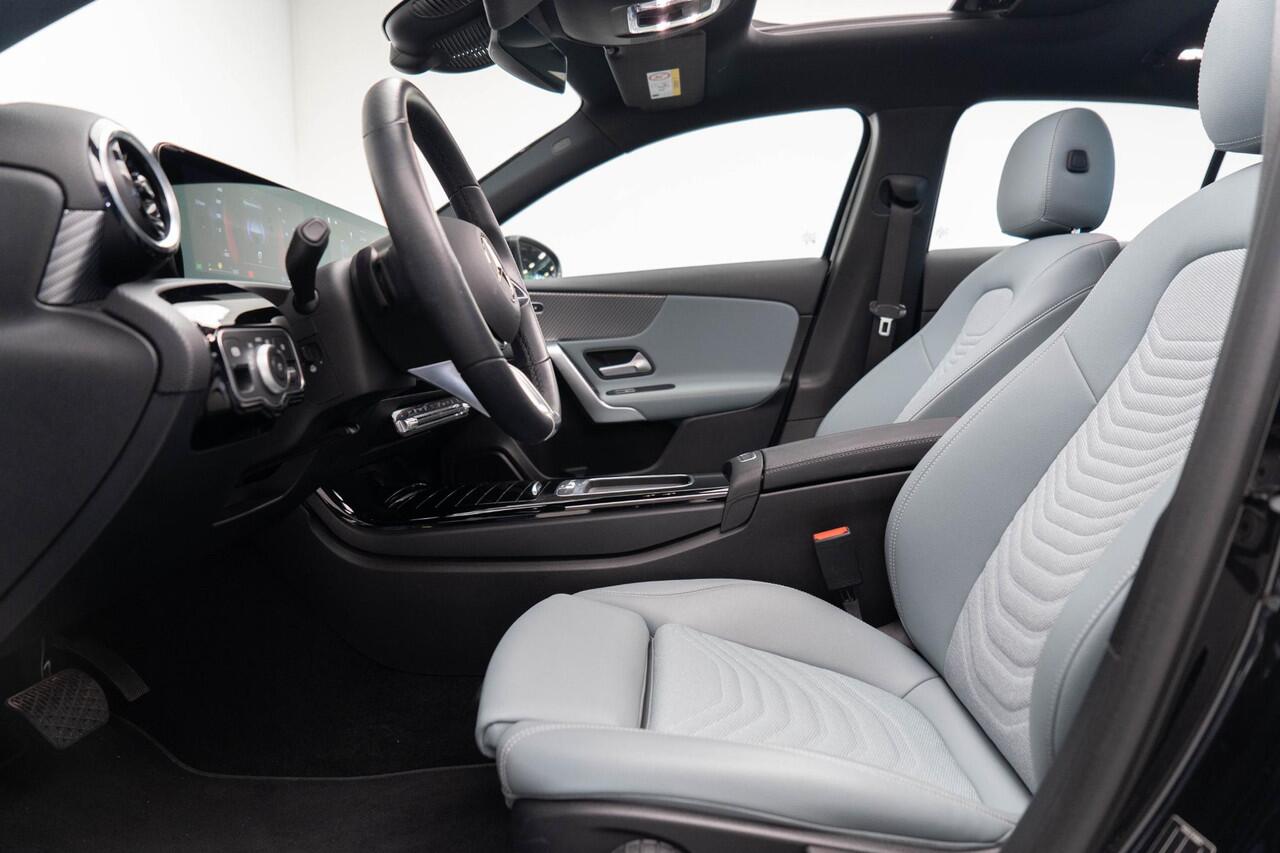 Mercedes-Benz A-KLASSE 250e Business Solution |Pano|Dodehoek|Unieke Bekleding|