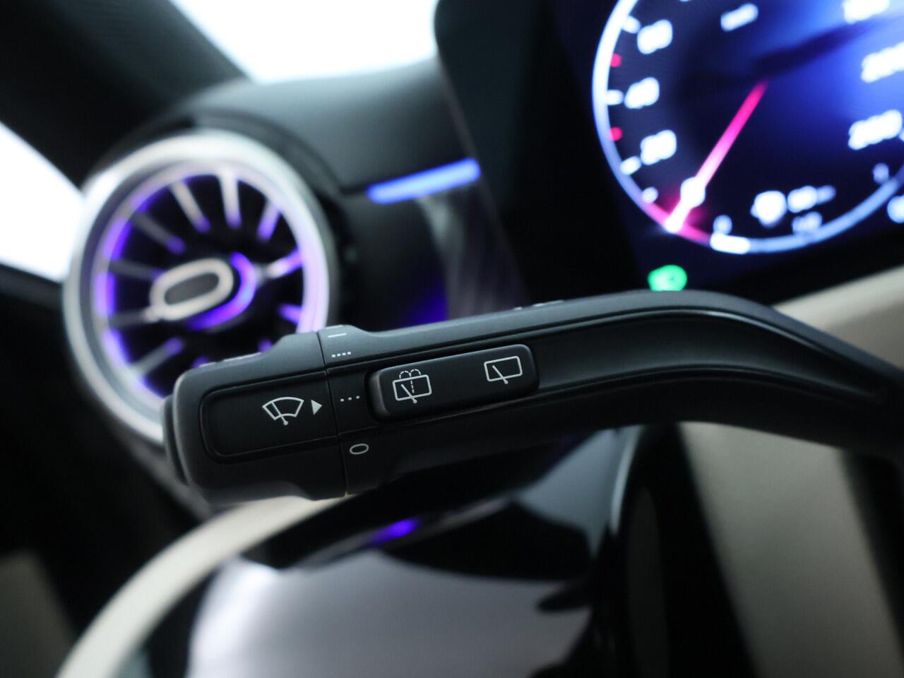 Mercedes-Benz A-KLASSE 250 e Plug-In Hybride | Progressive Line Advanced Plus | Night Pakket | Trekhaak | Dodehoek Assist | 360°-Camera | Panorama Schuif-Kanteldak | Inclusief 24 maanden MB Certified garantie voor Europa.