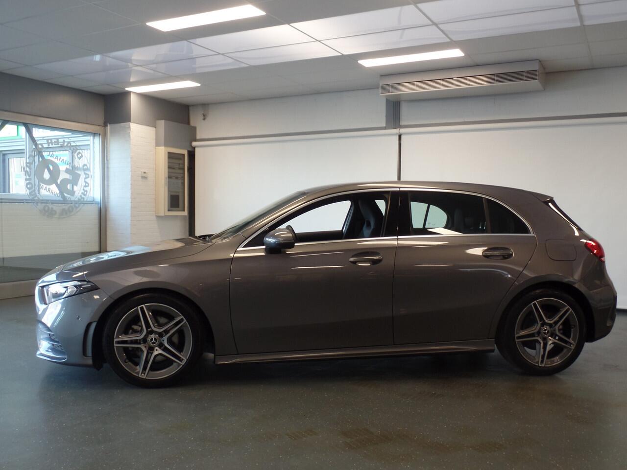 Mercedes-Benz A-KLASSE 160 Advantage AMG pakket!! Full options, Navigatie, Achteruitrijcamera, Pdc V/A, Xenon, Sportstoelen, Alcantara/Leder, Led verlichting, Cruise controle, Lm velgen 18'', Nederlandse auto!! Bovag afleverpakket 695,-