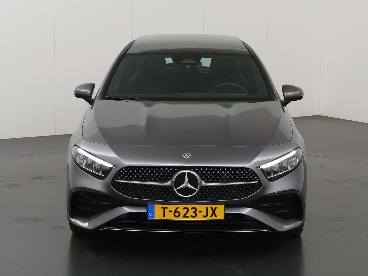 Mercedes-Benz A-KLASSE 250 e AMG Line | Achteruitrijcamera | Panoramadak | Sfeerverlichting | Stoelverwarming |