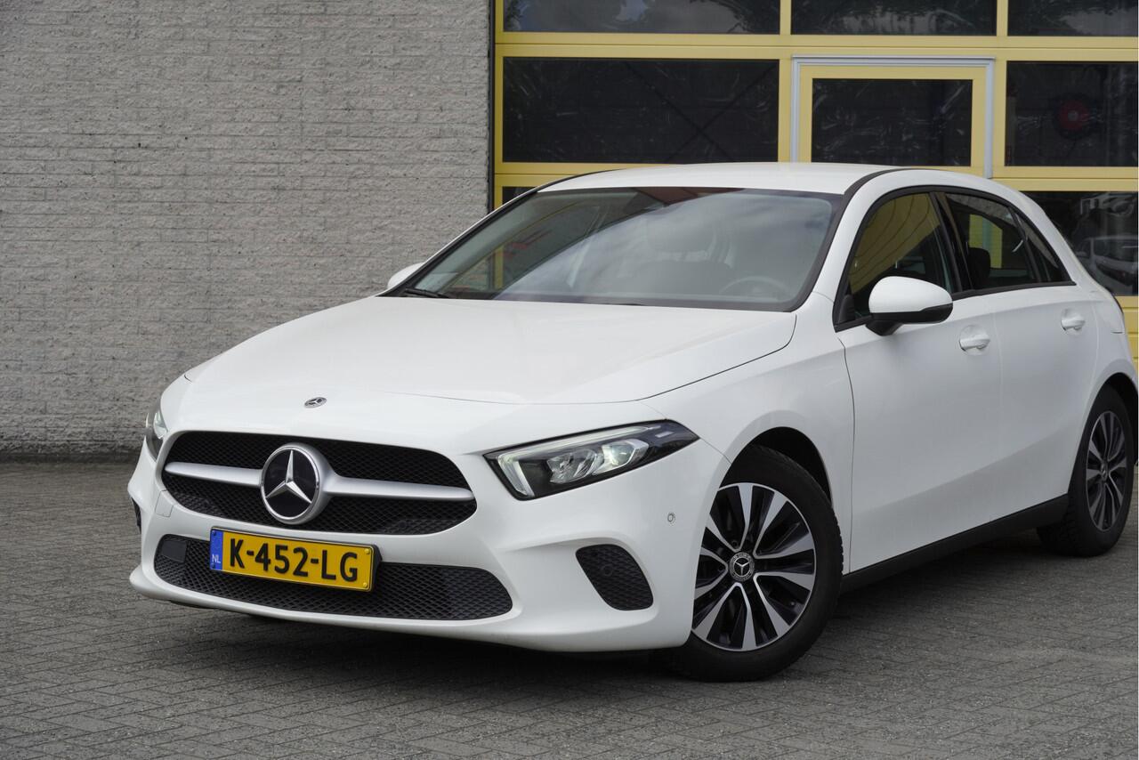 Mercedes-Benz A-KLASSE 180 Automaat! 5drs Business Solution BJ2021 Lmv 16" | Led V+A | Pdc | Navi | Elek. trekhaak | Achteruitrijcamera | Virtual cockpit | Climate control | Cruise control | Verwarmde voorstoelen | Getint glas