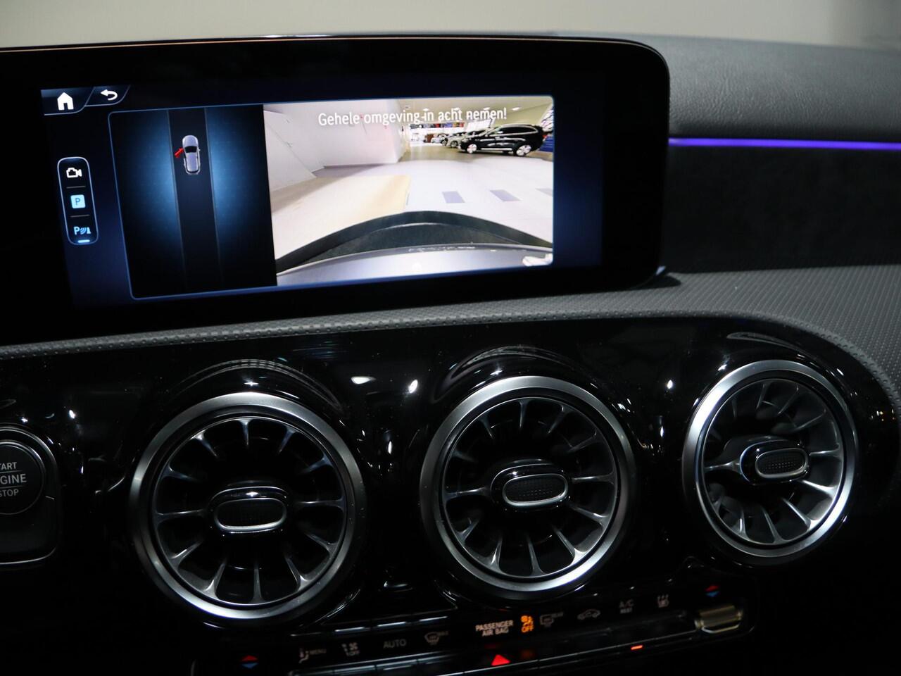 Mercedes-Benz A-KLASSE 250e Business Solution AMG | Panoramaschuifdak | Stoelverwarming | Achteruitrijcamera | MULTIBEAM LED |