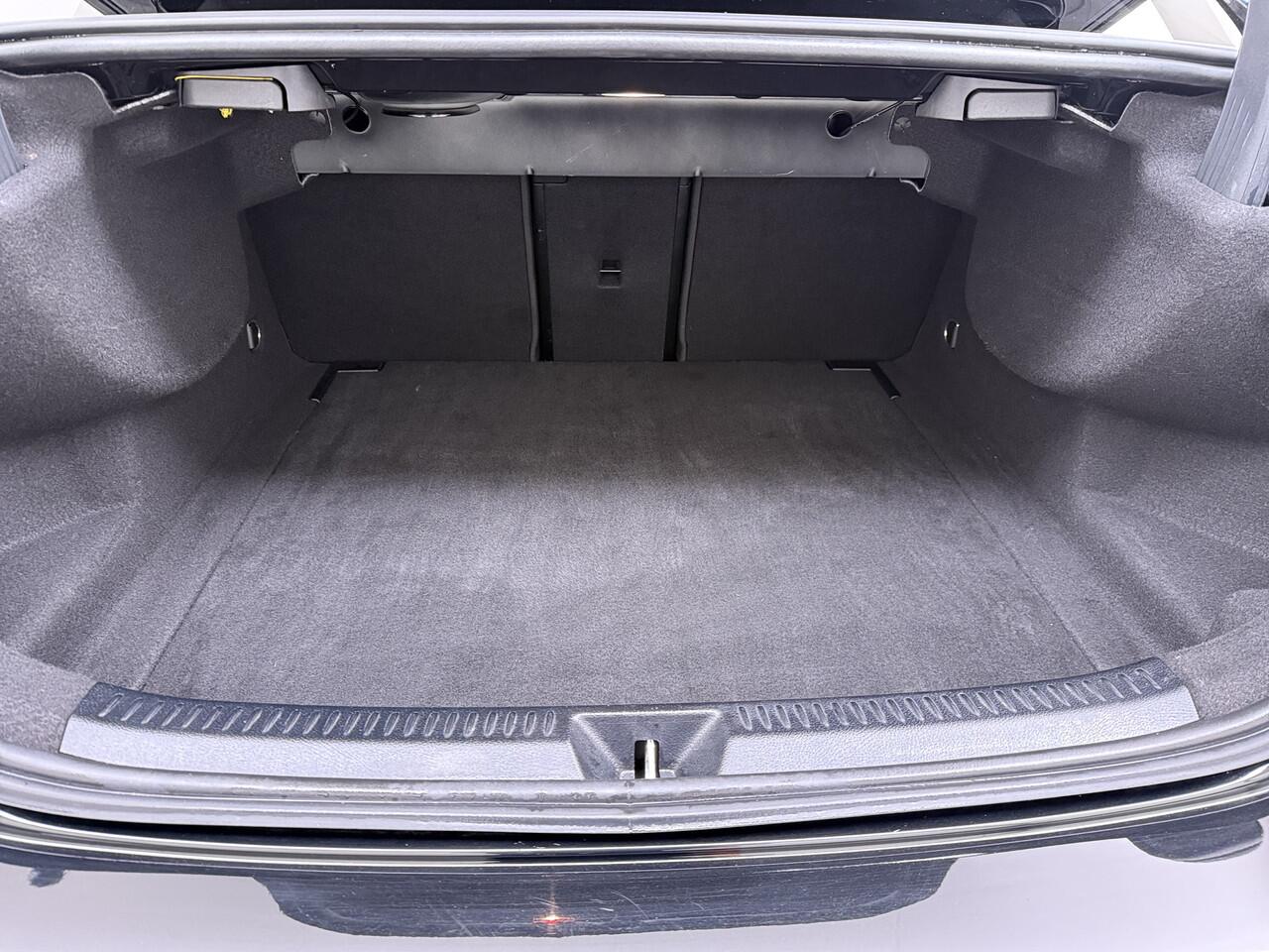 Mercedes-Benz A-KLASSE 180 Luxury | Memory Pano Multibeam Camera