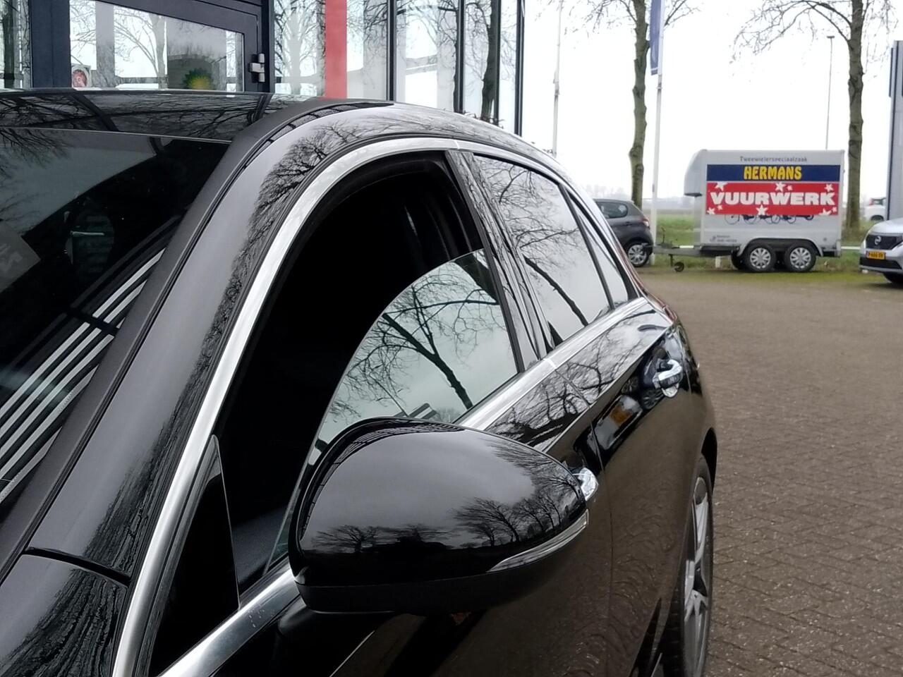 Mercedes-Benz A-KLASSE 200 Premium AMG Styling AUTOMAAT | Navi | Sfeerverlichting | ECC | PDC + Camera | LM Velgen