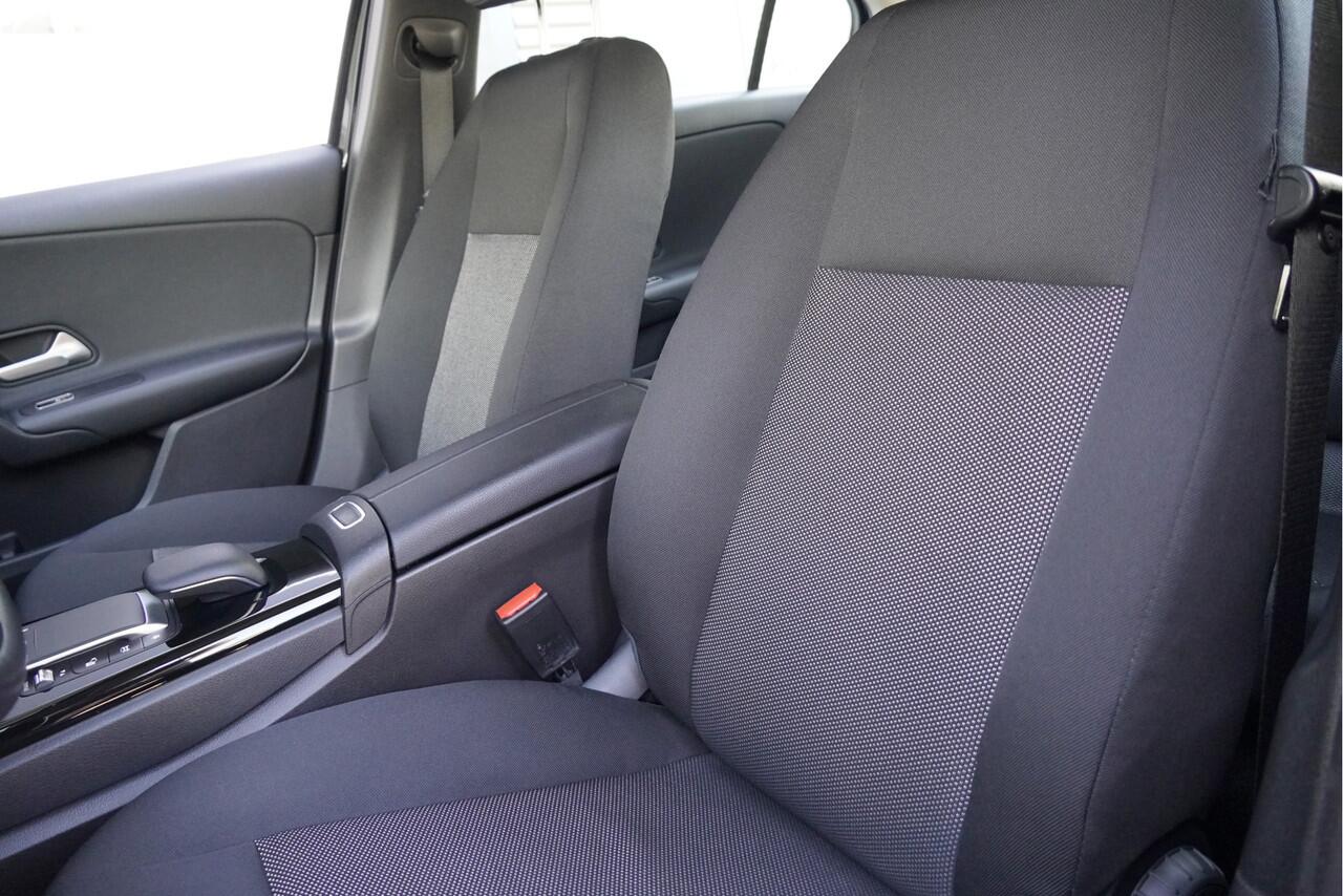 Mercedes-Benz A-KLASSE 180 Automaat! 5drs Business Solution BJ2020 Lmv 16" | Led | Pdc | Navi | Achteruitrijcamera | App-Connect | Virtual cockpit | Climate control | Cruise control | Verwarmde voorstoelen | Getint glas