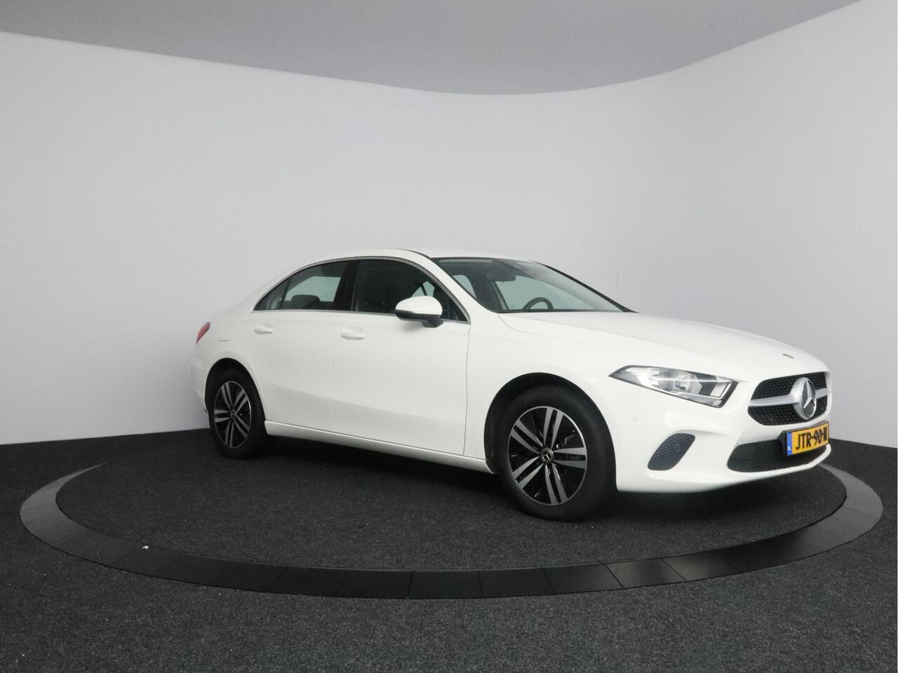 Mercedes-Benz A-KLASSE 250 e Luxury Line | Stoel verwarmd | Navigatie |