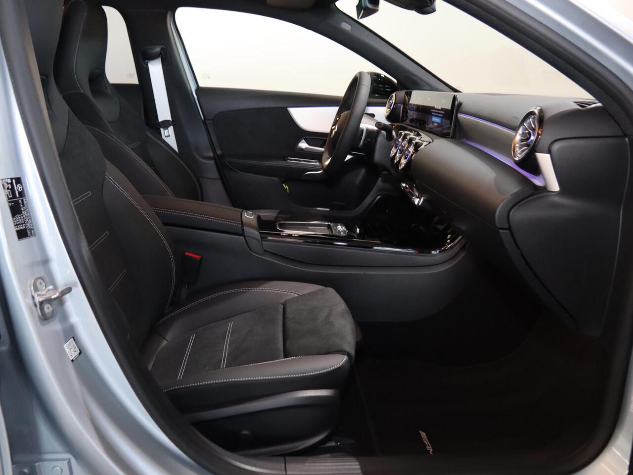 Mercedes-Benz A-KLASSE 180 Business Solution AMG | AMG Line Plus | Nightpakket | Panoramaschuifdak | Head-up display | Stoelverwarming voor| 360° camera | Dodehoekassistent |