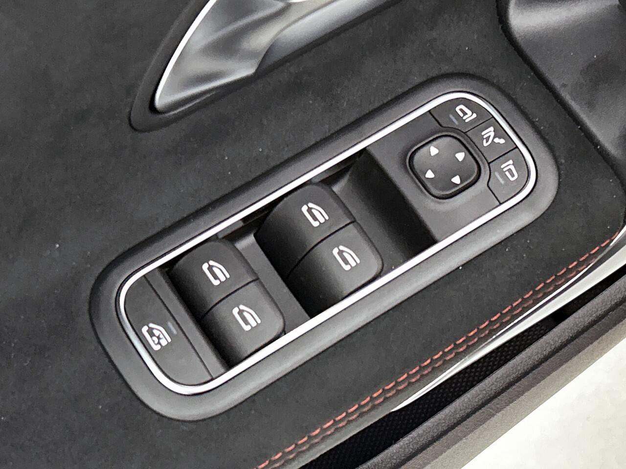 Mercedes-Benz A-KLASSE 250 e Business Solution AMG | Parkeerpakket met achteruitrijcamera | KEYLESS GO | MULTIBEAM LED | Sfeerverlichting | Extra USB-poorten | Stoelverwarming voor | Licht- en zicht pakket |