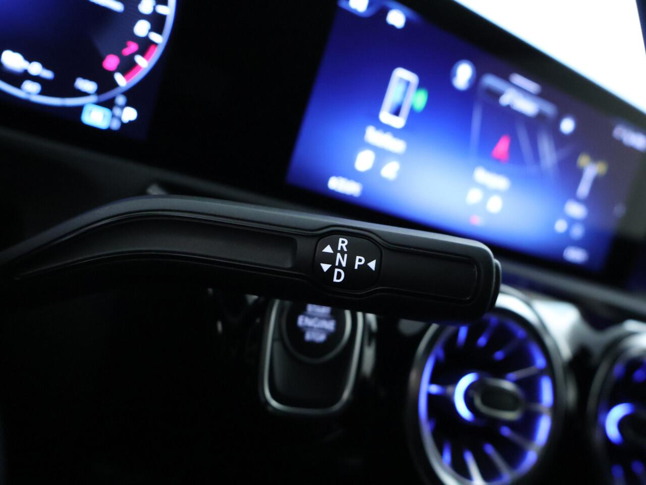 Mercedes-Benz A-KLASSE 250 e AMG Nightpakket | Distronic | Keyless Go | Augmented Reality | Sfeerverlichting | Parkeerpakket met Camera | Inclusief 24 maanden Mercedes-Benz Certified garantie voor Europa.