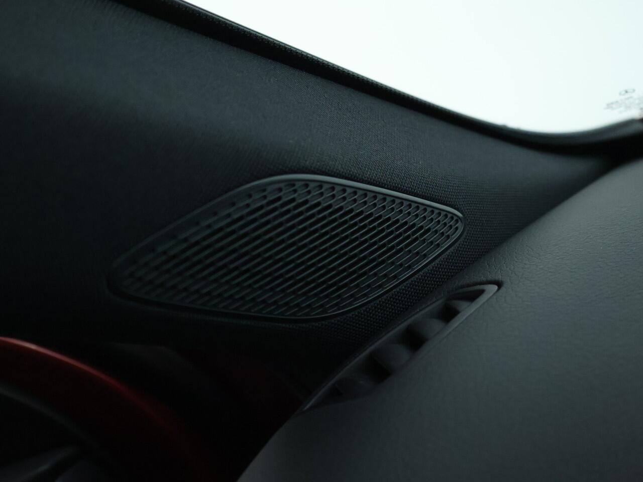 Mercedes-Benz A-KLASSE 250 e AMG Nightpakket | Distronic | Keyless Go | Augmented Reality | Sfeerverlichting | Parkeerpakket met Camera | Inclusief 24 maanden Mercedes-Benz Certified garantie voor Europa.