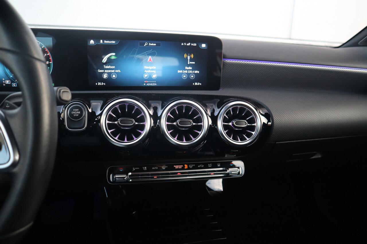 Mercedes-Benz A-KLASSE 250 e Luxury / SOH 93% / 19inch / Sfeer verlichting / Widescreen / Camera / Carplay /