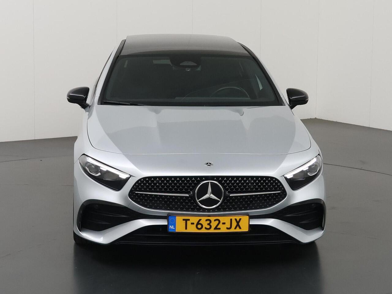 Mercedes-Benz A-KLASSE 180 AMG Line | Night pakket | Panoramadak | Sfeerverlichting |