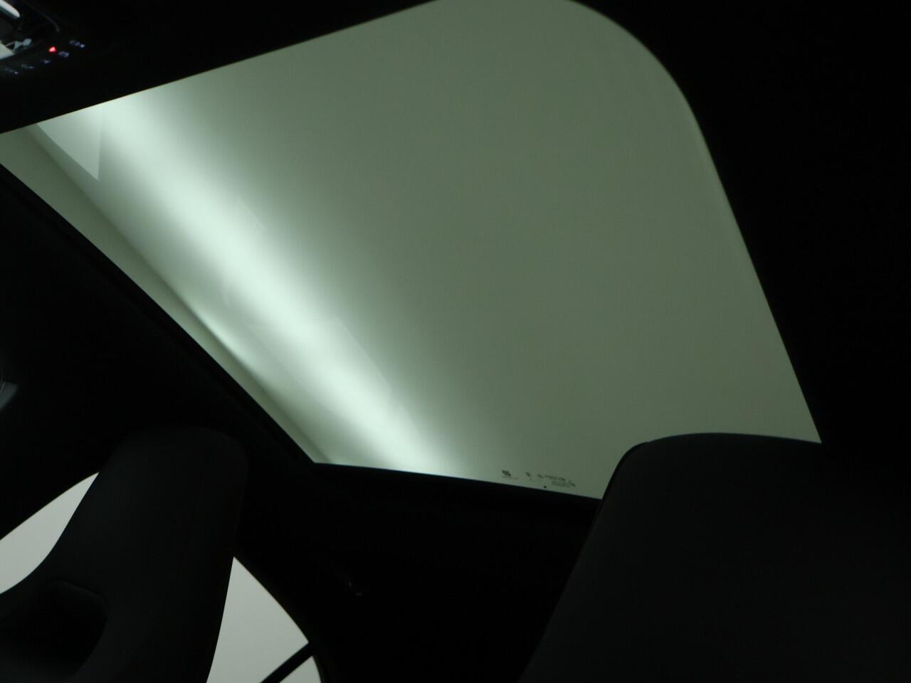 Mercedes-Benz A-KLASSE 180 AMG Line Plus | Panoramadak | 360° camera | Elektrische Stoelen | Sfeerverlichting | Apple Carplay | Inclusief 24 maanden MB Certified garantie voor Europa.