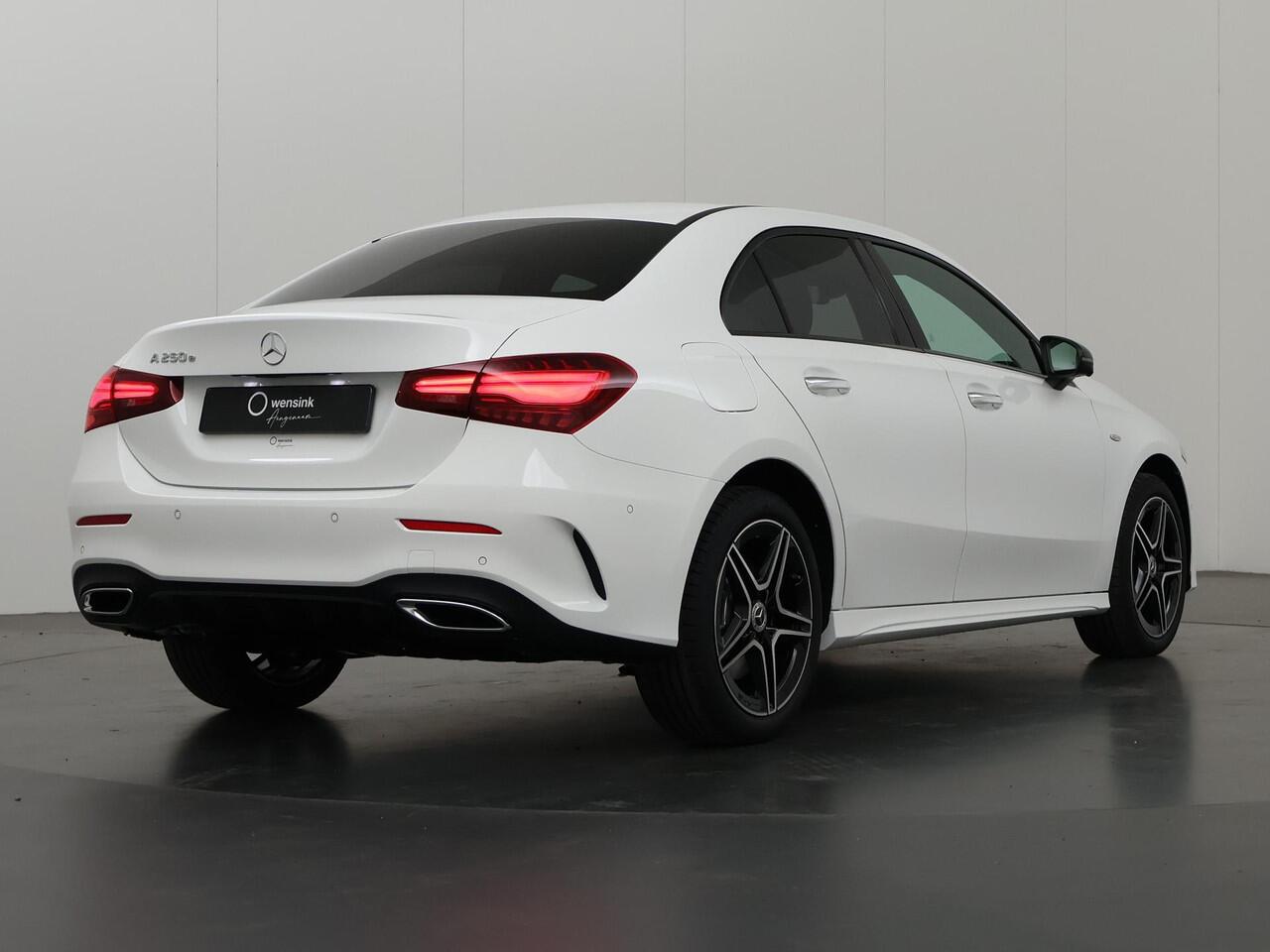 Mercedes-Benz A-KLASSE 250 e Business Solution AMG | Night Pakket | 360* Camera | Panoramadak | Dode hoek |