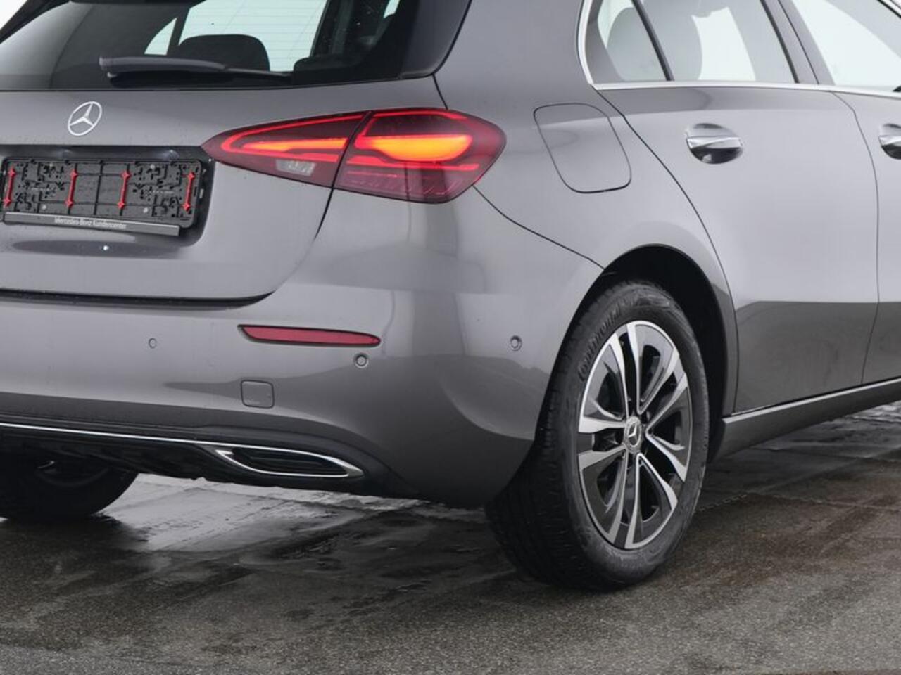 Mercedes-Benz A-KLASSE 250 e Progressive Plug-In Hybride | Panoramadak | Sfeerverlichting | Memory | Keyless Go | Stuur en Stoelverwarming. Inclusief 24 maanden Mercedes-Benz Certified garantie voor Europa.