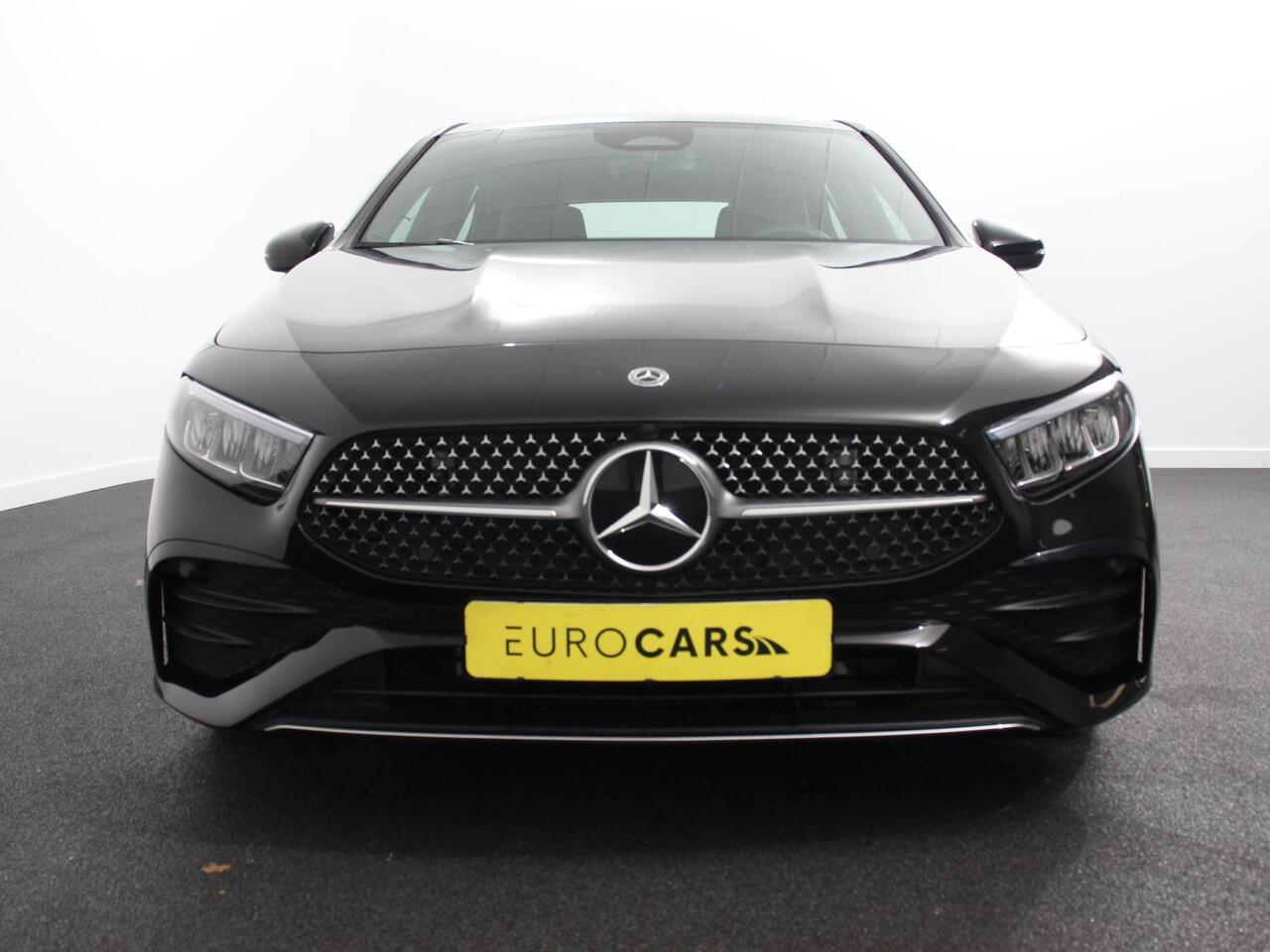 Mercedes-Benz A-KLASSE 200 Automaat AMG Line | Navigatie | Climate control | Camera | Parkeer sensoren | Half Lederen Bekleding | Led | Cruise Control adaptive | LM Velgen | Dab | Led