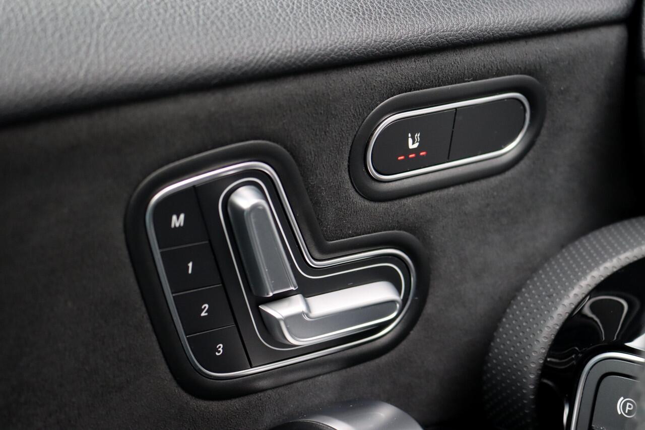 Mercedes-Benz A-KLASSE 250 e AMG Line Aut8 | Distronic+ | Burmester | HUD | Panoramadak | Memory | Surround Camera | Keyless Go | Nightpakket |