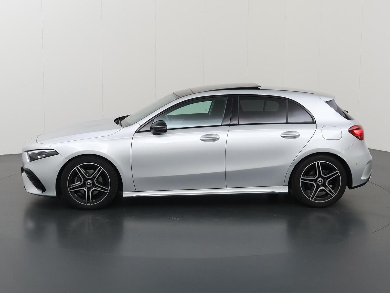Mercedes-Benz A-KLASSE 180 AMG Line | Night pakket | Panoramadak | Sfeerverlichting |