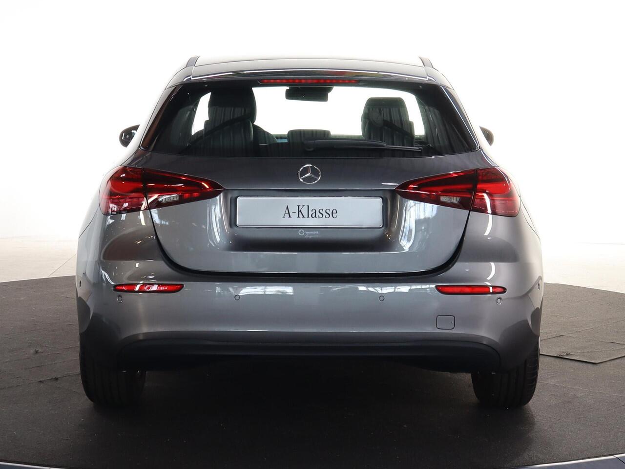 Mercedes-Benz A-KLASSE 180 Star Edition | Voorstoelen verwarmd | Achteruitrijcamera | LED-koplampen