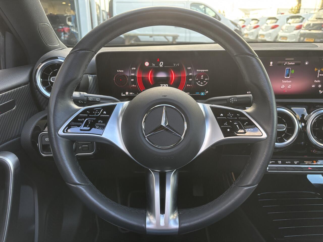Mercedes-Benz A-KLASSE 180 Business Line | Automaat | Pano | Parkeer Camera | Stoelverwarming