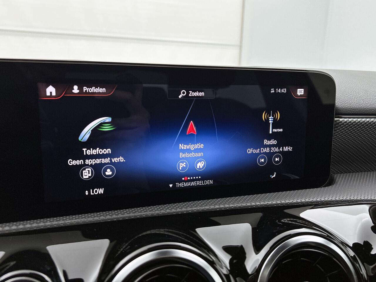 Mercedes-Benz A-KLASSE 250 e Premium Plus | 5 spaaks lichtmetalen velgen | MBUX wide screen | Navigatie | Parking support | Camera achter | Inclusief 24 maanden Mercedes-Benz Certified garantie voor Europa.