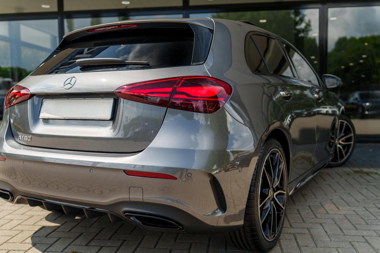 Mercedes-Benz A-KLASSE 180 Business Solution AMG | Panoramaschuifdak | AMG Line Plus | Night | Head-up display | Dodehoekassisten