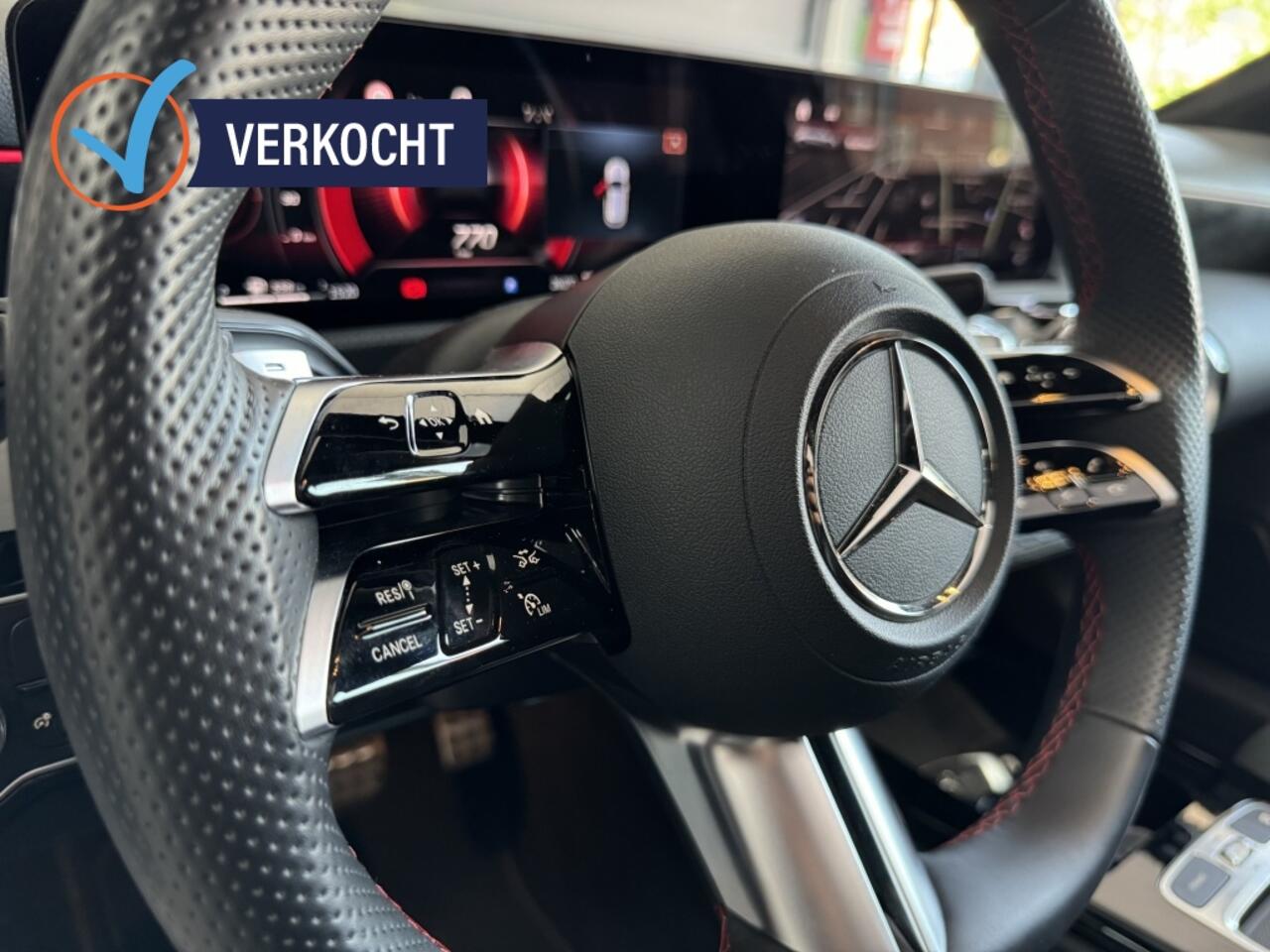 Mercedes-Benz A-KLASSE A 200 AMG Line Facelift 2023 PANO SFEER