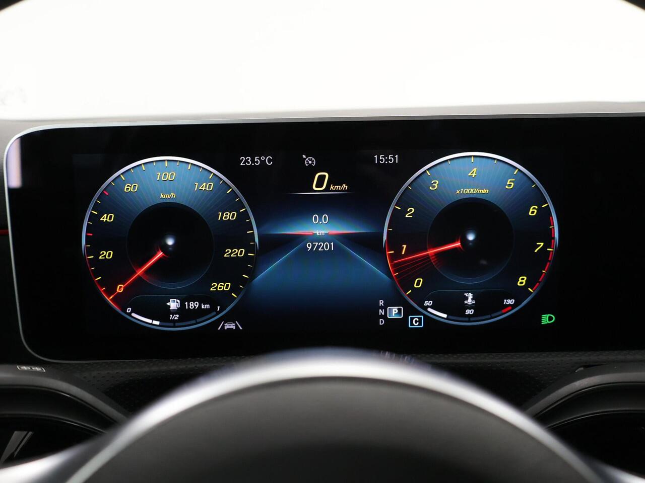 Mercedes-Benz A-KLASSE 180 AMG Night | Panoramadak | Stoelverwarming | Widescreen | Apple Carplay | Augmented Reality