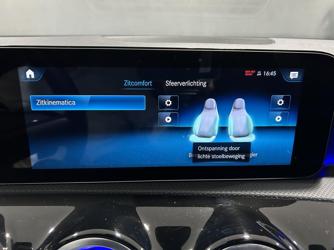 Mercedes-Benz A-KLASSE 250e AMG // Panoramadak // Memory // MultiBeam LED // 19" AMG // Sfeerverlichting // Nightpakket