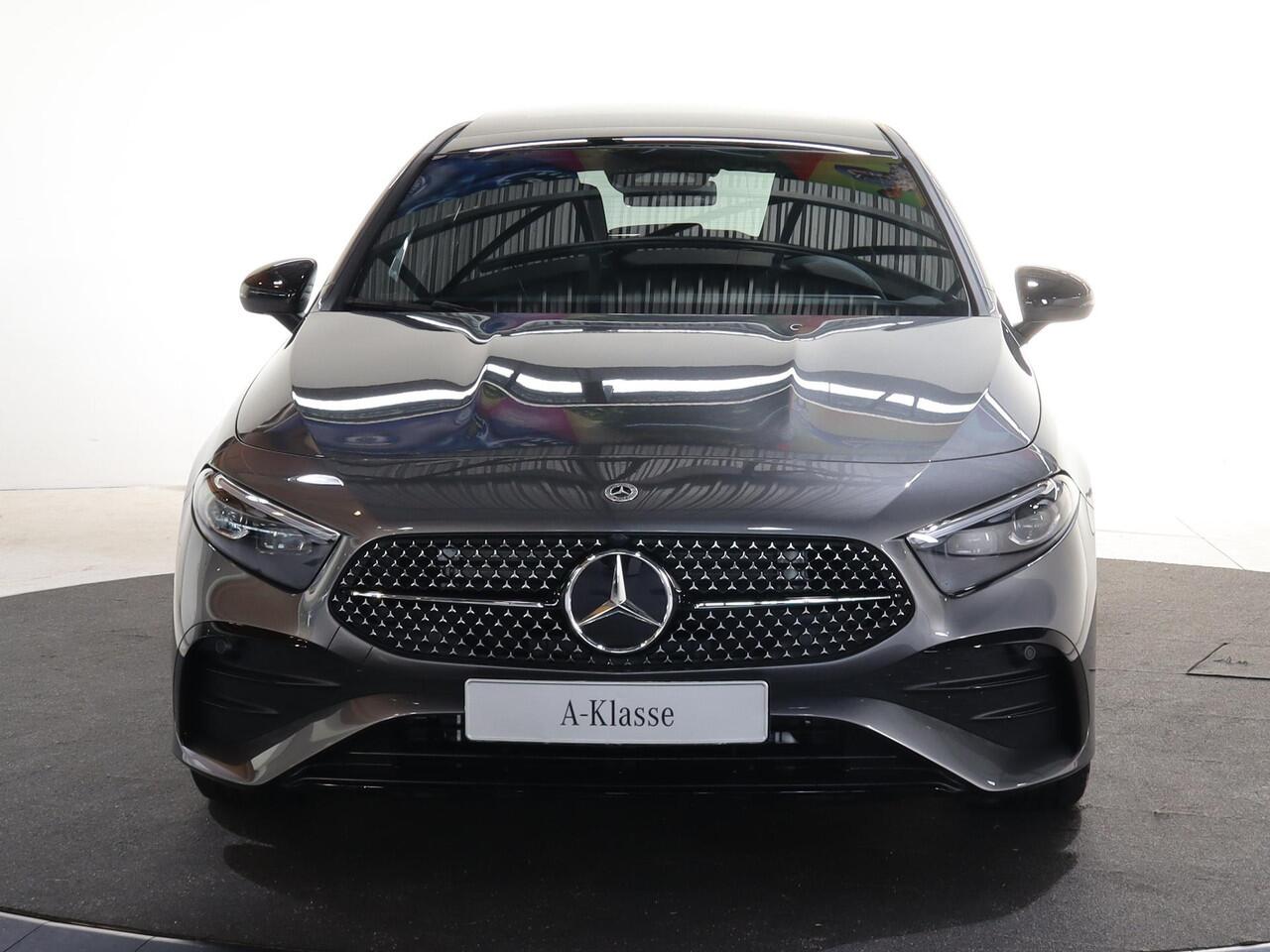 Mercedes-Benz A-KLASSE 180 Business Solution AMG | Panoramaschuifdak | Stoelverwarming | Achteruitrijcamera | MULTIBEAM LED | Night |