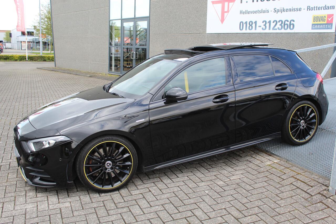 Mercedes-Benz A-KLASSE 250 Edition!! Amg pakket Automaat/Panoramadak/Digitale dash/Navigatie/Cruise control/Keyless entry+start/Matrix led koplampen/Sfeerverlichting/Stoelverwarming/Achteruitrijcamera/Parkeersensoren/Elektrisch verstelbare bestuurderstoel