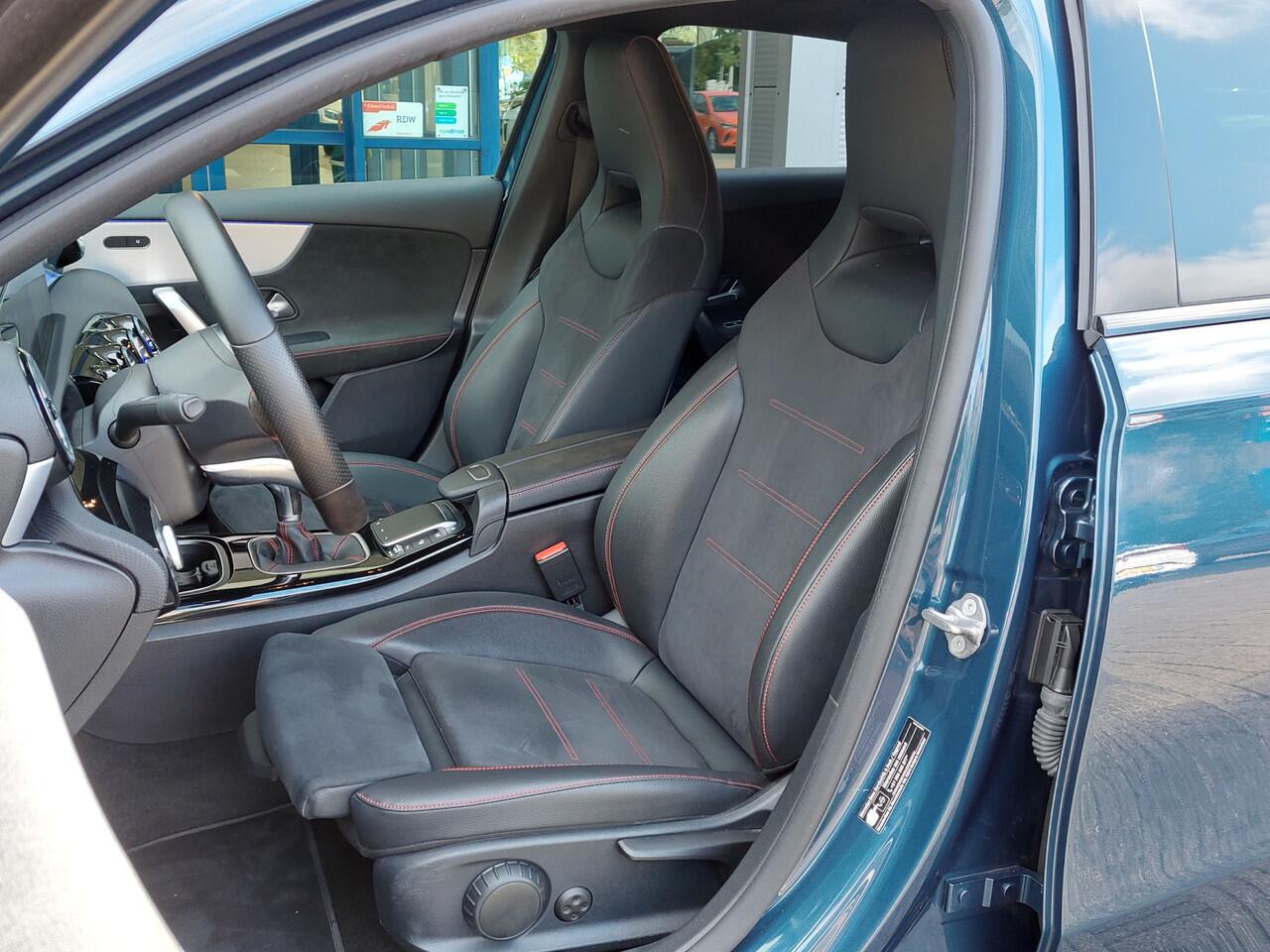 Mercedes-Benz A-KLASSE 180 136pk Business Solution AMG | 1ste Eigenaar | Navi | Clima | Cruise | Led Koplampen | Sfeerverlichting | Rijstrook+Licht+Regensensor | Pdc V+A+Assist+Camera | Privacy Glass | 18''lm