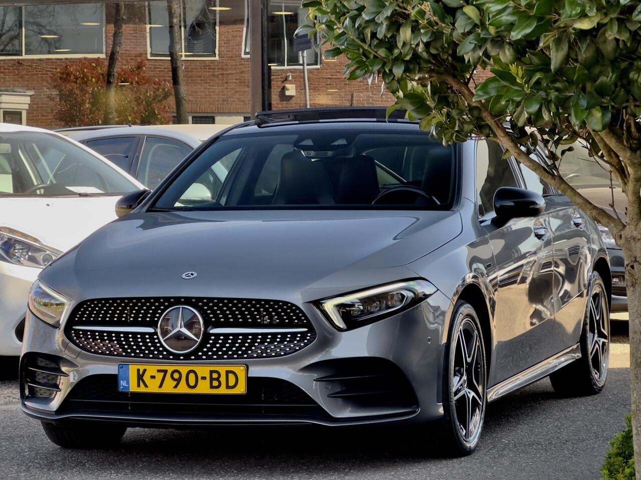 Mercedes-Benz A-KLASSE 250 e AUT8 AMG-LIMITED SOLUTION. PANODAK LEDER NAVI CAMERA VIRTUAL-DASH LED LMV PDC