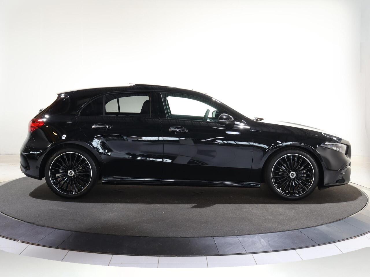 Mercedes-Benz A-KLASSE 180 Business Solution AMG | Panoramaschuifdak | Premium plus | Head-Up | Stoelverwarming | Achteruitrijcamera | MULTIBEAM LED |