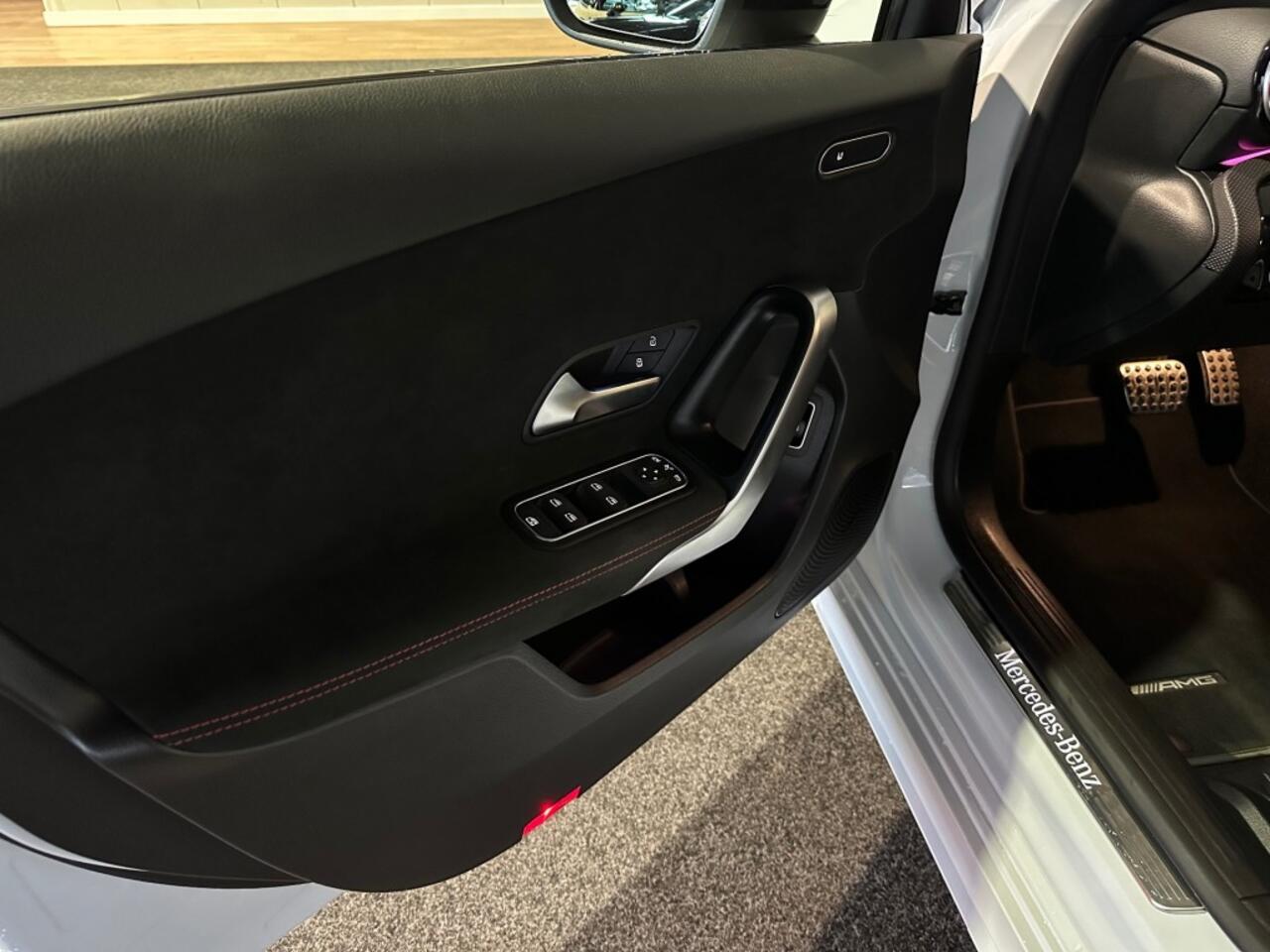 Mercedes-Benz A-KLASSE 250 E AMG LINE l PANORAMA l CAMERA l SFEERVERL l STOELVER l