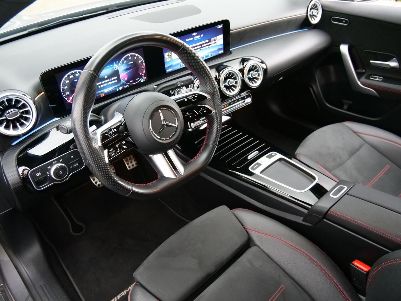 Mercedes-Benz A-KLASSE 200 AMG Line Mild Hybrid 163 Pk Automaat Navigatie / Camera / Trekhaak / Stoelverwarming