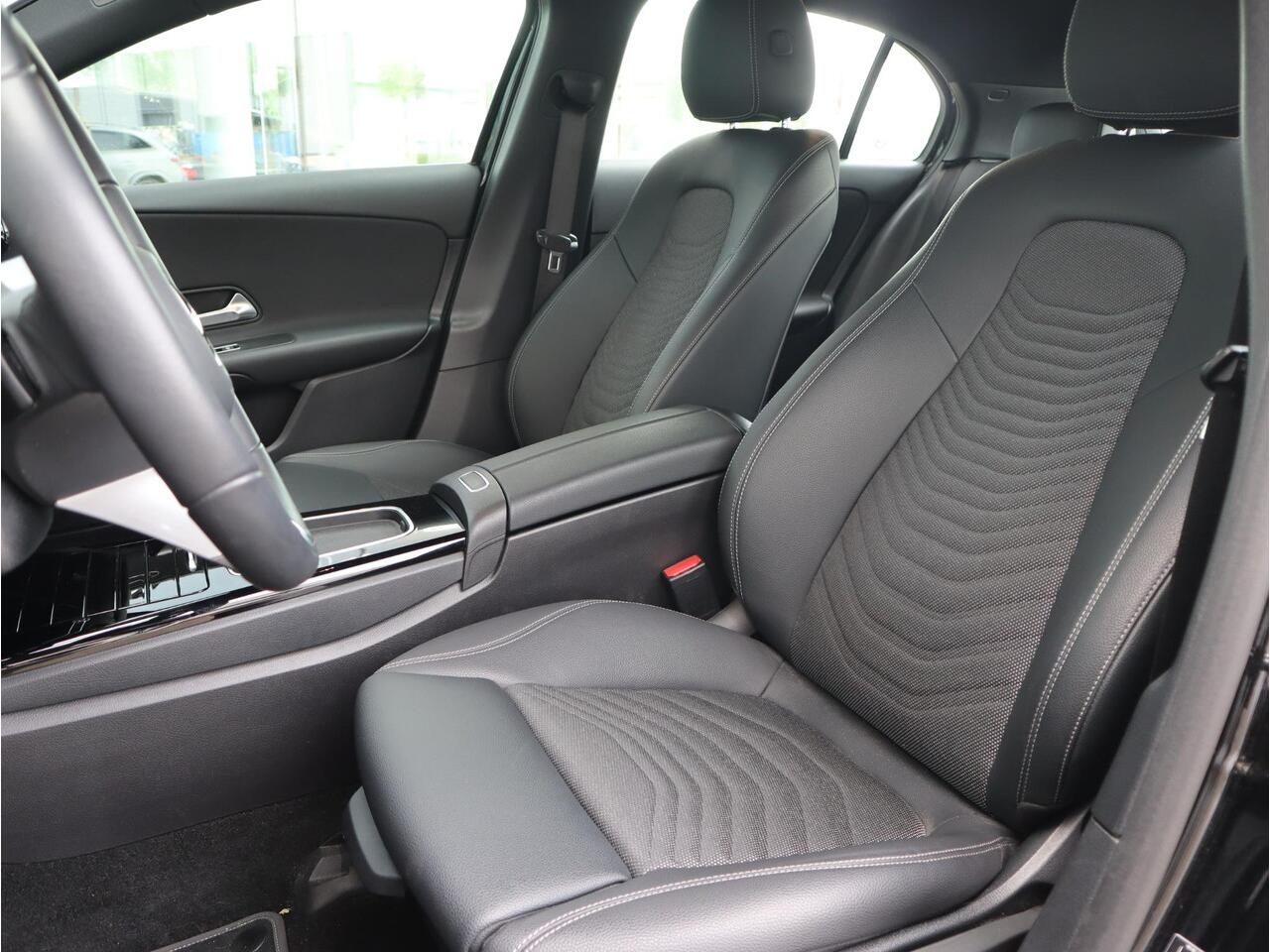 Mercedes-Benz A-KLASSE 180 Star Edition Navigatie | Camera | LED | Automaat