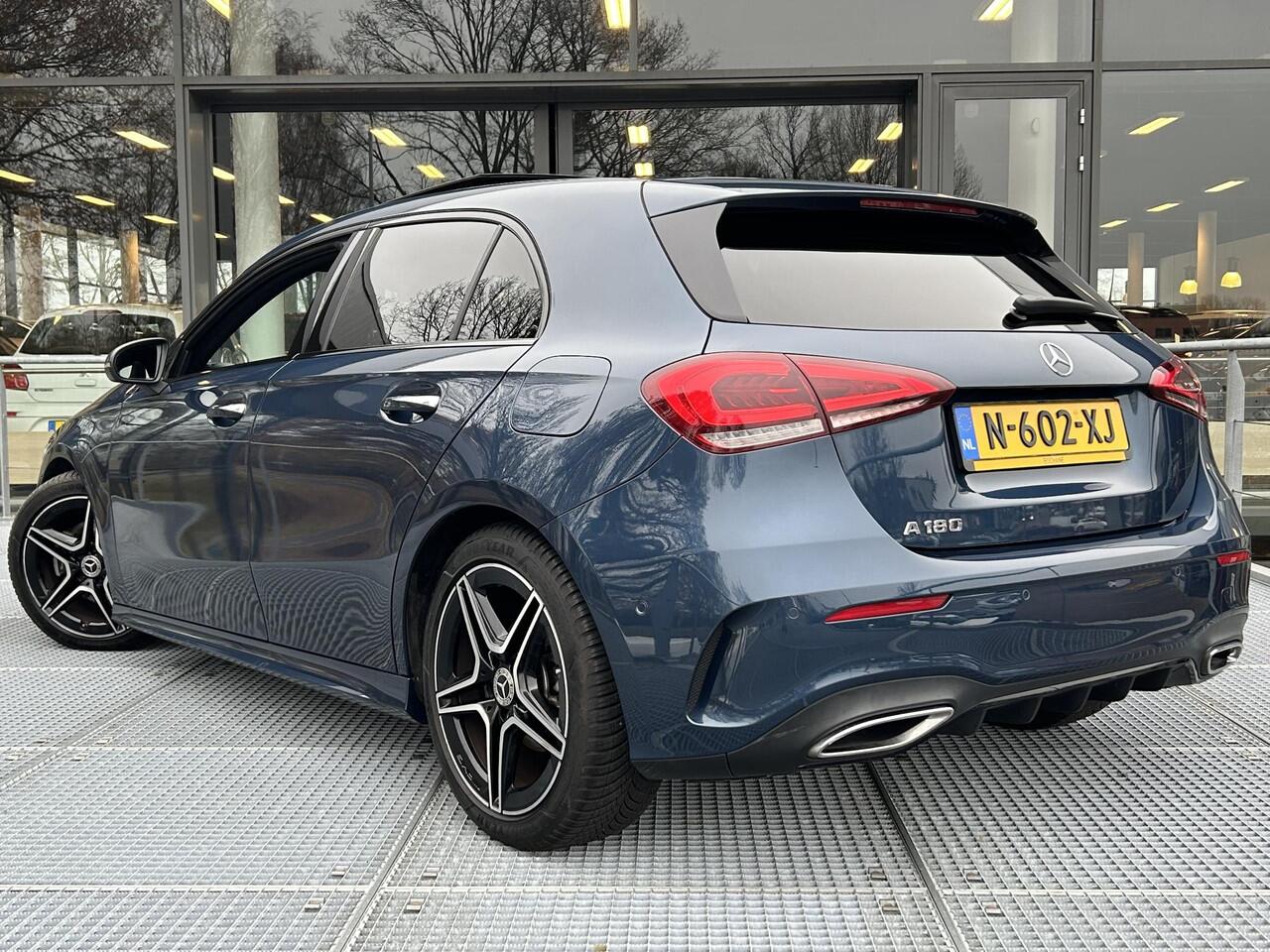 Mercedes-Benz A-KLASSE 180 Business Solution AMG | Panoramadak | Carplay/Android | Sfeerverlichting