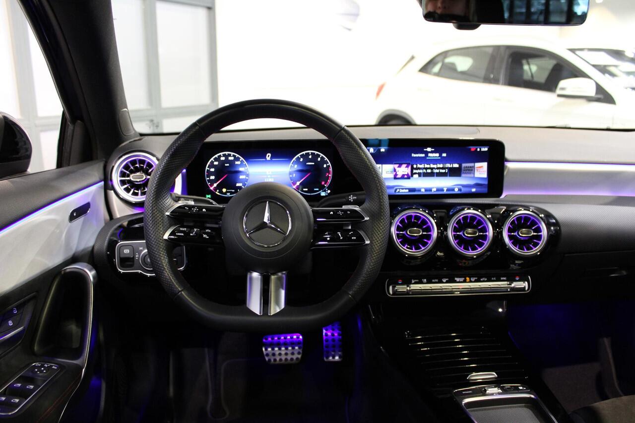 Mercedes-Benz A-KLASSE Hatchback 180 Star Edition AMG Line Panorama dak
