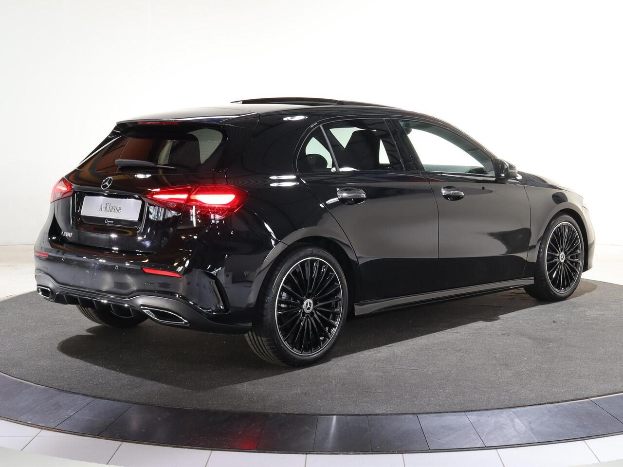 Mercedes-Benz A-KLASSE 180 Business Solution AMG | Panoramaschuifdak | Premium plus | Head-Up | Stoelverwarming | Achteruitrijcamera | MULTIBEAM LED |