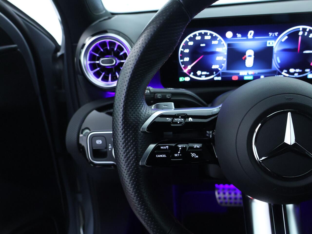 Mercedes-Benz A-KLASSE 250 e Plug-In Hybride AMG Sportpakket | Sfeerverlichting | Keyless Go | Parkeerpakket met Camera | CarPlay | Inclusief 24 maanden Mercedes-Benz Certified garantie voor Europa.